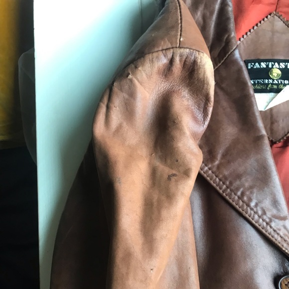 Vintage brown leather jacket with some wear - Picture 3 of 8